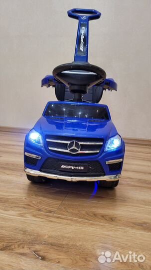 Машинка каталка с родительской ручкой