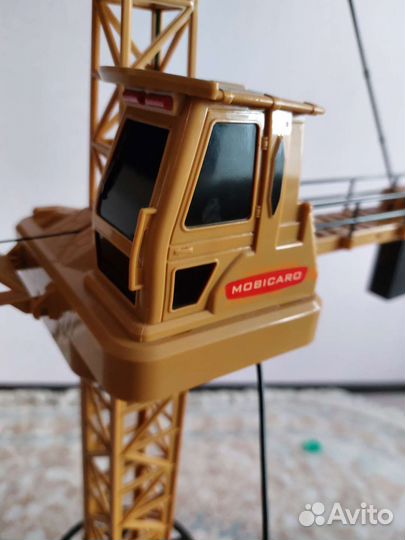 Подъемный кран игрушка почти новый