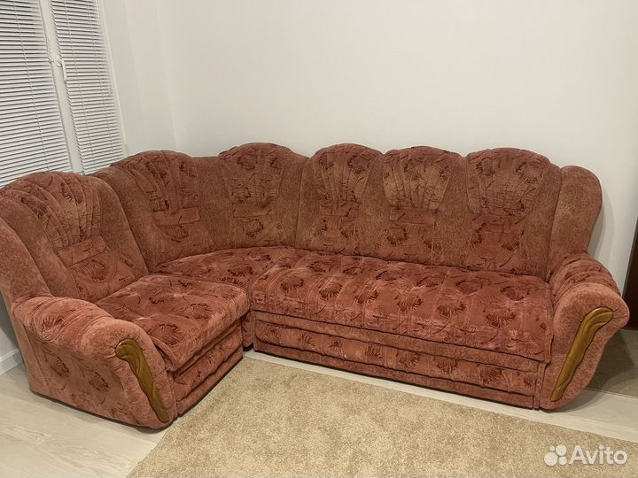 Угловой диван и кресло