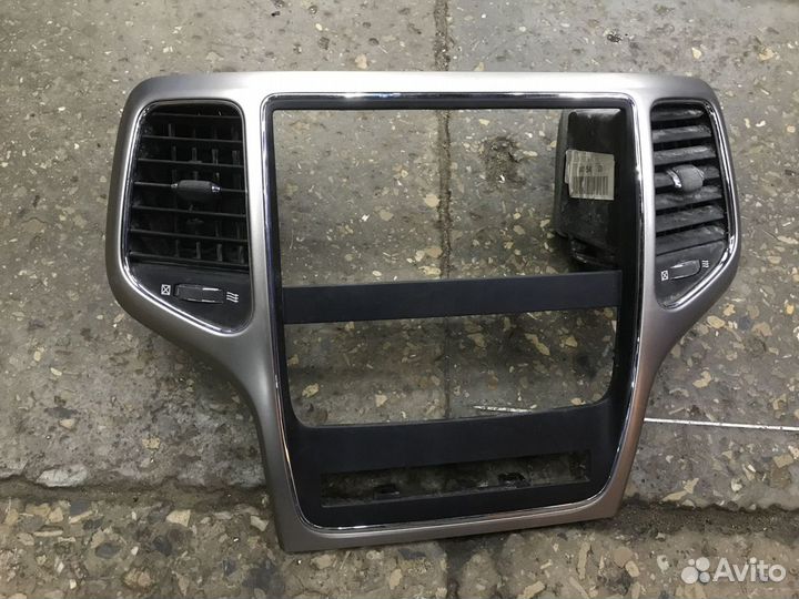 Рамка центральная торпеды Jeep Grand Cherokee WK2