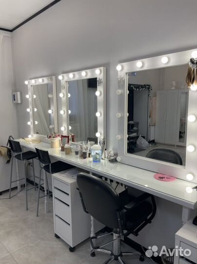 Гримерное зеркало со столом