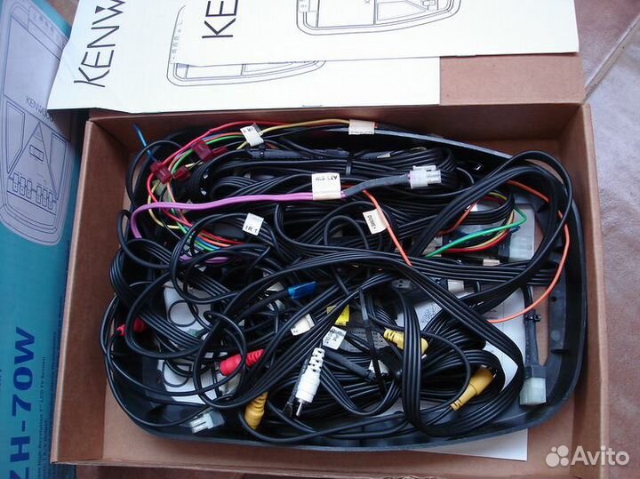 Потолочный монитор Kenwood LZH-70W