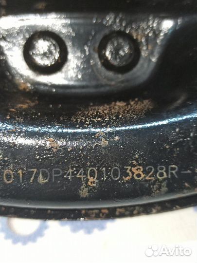 Кулак поворотный задний левый Nissan Terrano D10