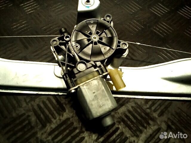 Стеклоподъемник электрический задний левый