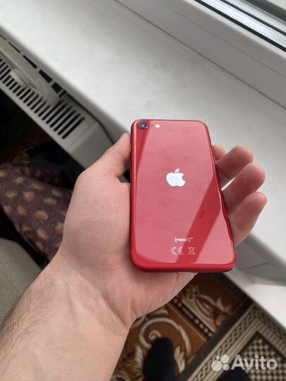 iPhone SE, 64 ГБ