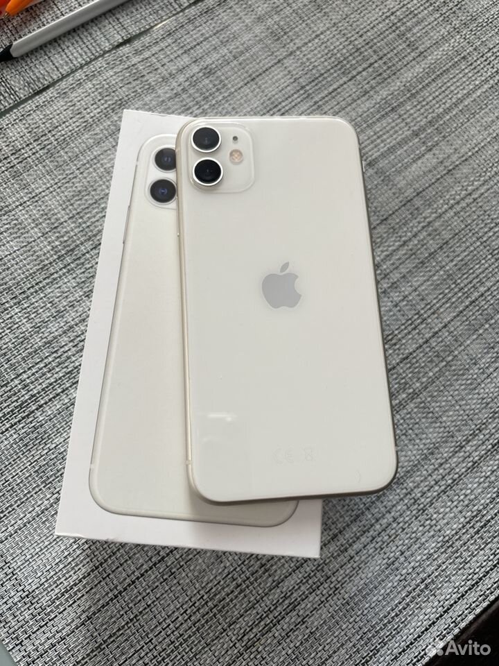 iPhone 11, 64 ГБ