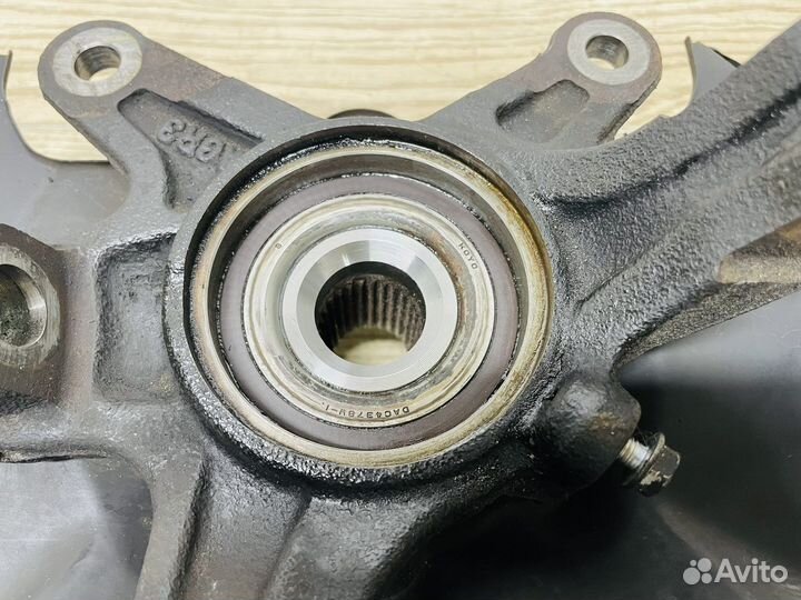 Кулак передний правый Honda Civic 4D 1.8