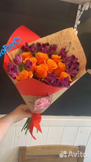 Букет из 9 роз и 5 альстромерий