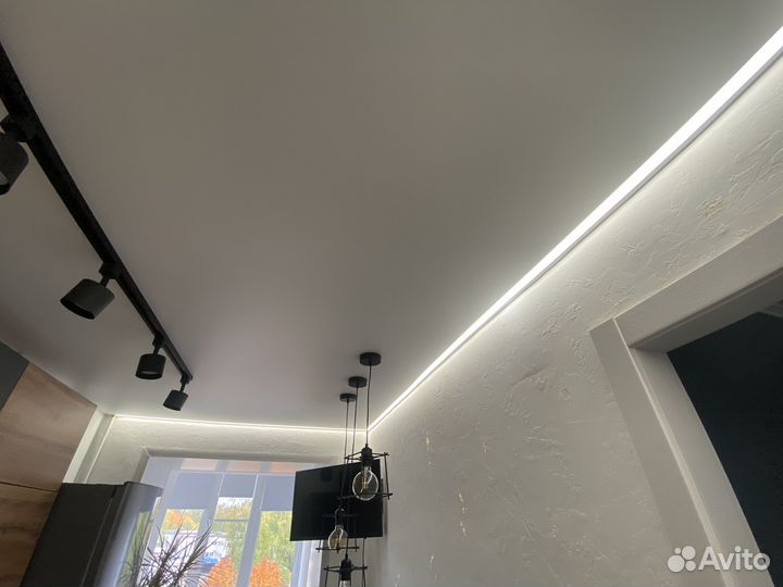 Натяжной потолок, ремонт потолка, слив воды