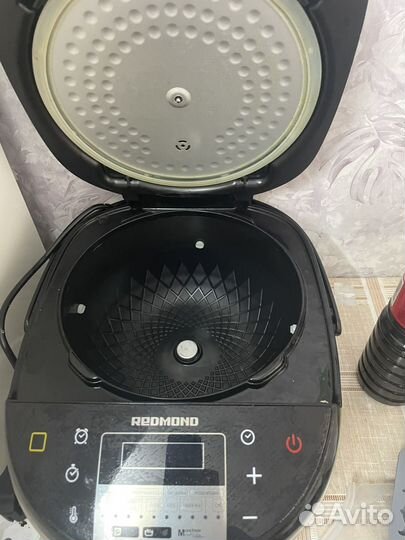 Мультиварка Redmond RMC-IHM303