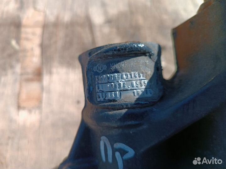 Суппорт тормозной правый Man Tgx