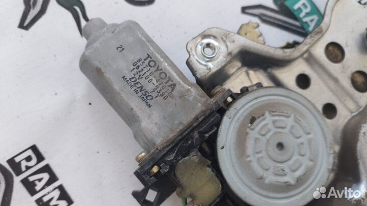 Стеклоподъемный механизм задний левый Toyota Prius