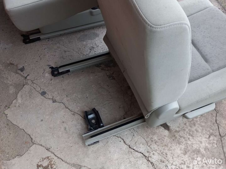 Mazda 5 (CR) 05-10 средний ряд сидений,подлокотник