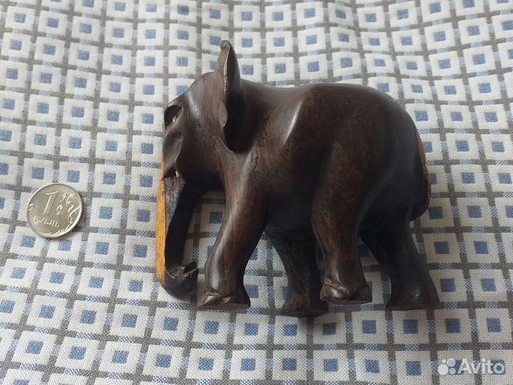 Слон из каменного дерева