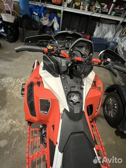 BRP Ski-Doo Summit X Expert 165 850 E-tec