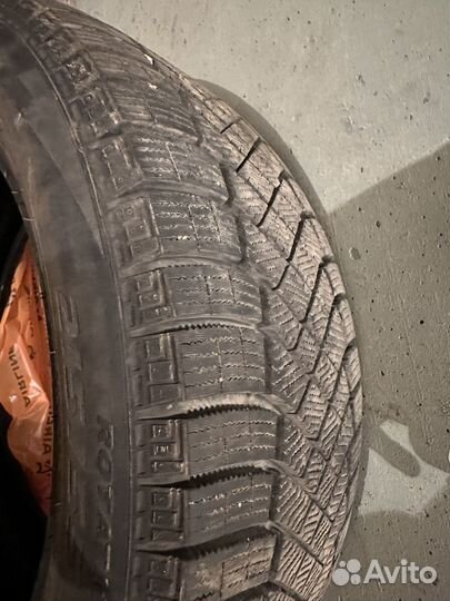 Pirelli Ice Zero FR 215/55 R17