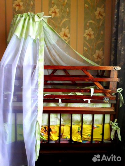 Детская кроватка