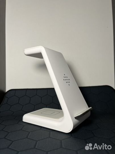 Беспроводная зарядная станция 3в1