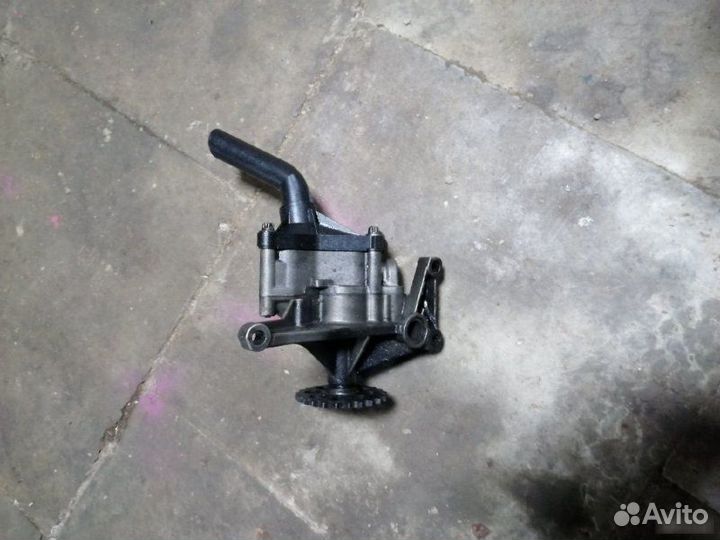 Насос масляный Mercedes-Benz Vito W638