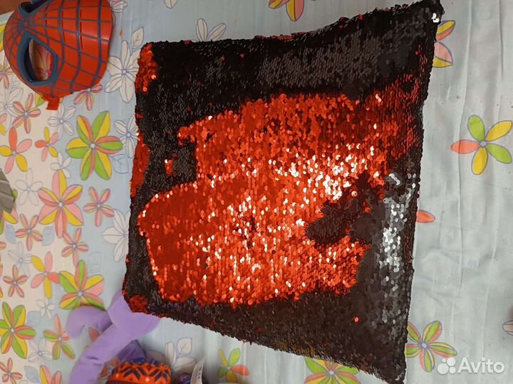 Подушка с пайетками