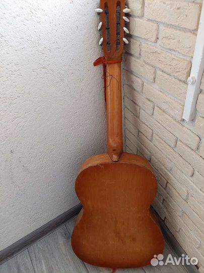 Акустическая гитара