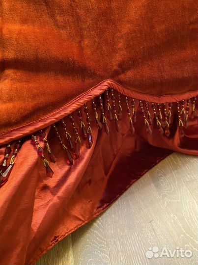 Покрывало и декоративные подушки