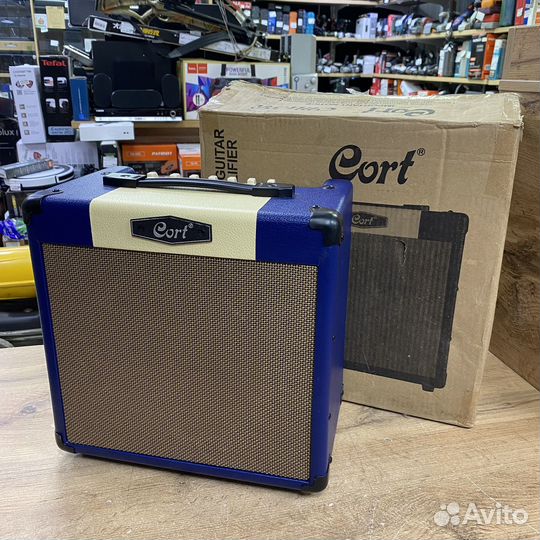 Гитарный комбоусилитель Cort CM15R-EU-BK