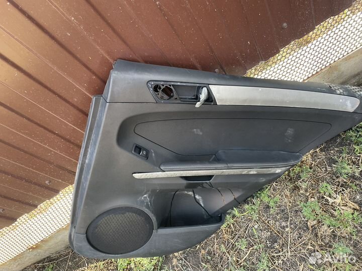 Обшивка двери для mersedes ml w 164