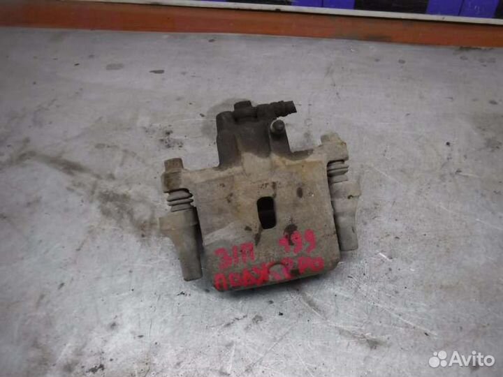 Суппорт задний правый Mitsubishi Pajero 3 6G74