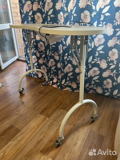 Стол для маникюра с вытяжкой