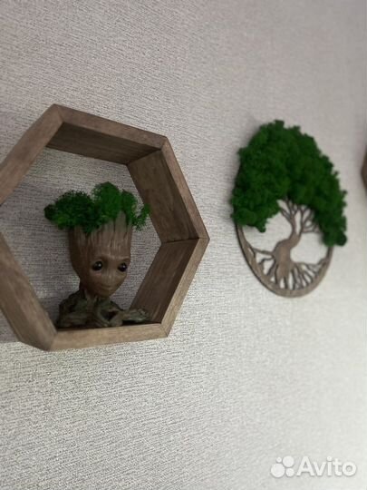 Резное панно из дерева