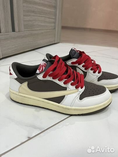 Travis Scott x Air Jordan 1 Low 