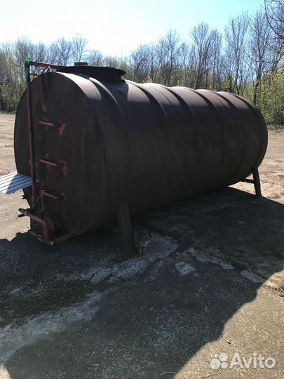 Ёмкость для воды 12 куб. и ёмкость для гсм