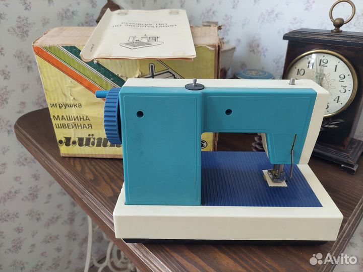 Детская швейная машинка Аленка