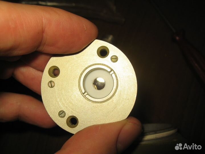 Нелинейный кристалл (удвоитель) для лазера