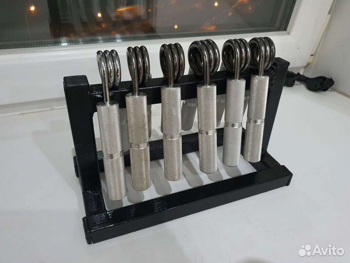 Подставка под эспандеры captains of crush