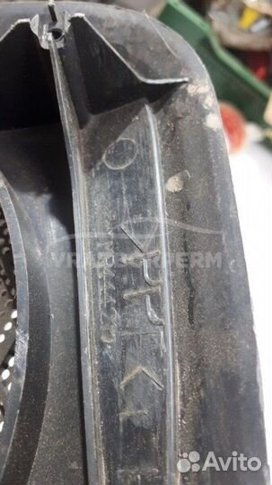 Решетка динамика передняя левая Mitsubishi Lancer