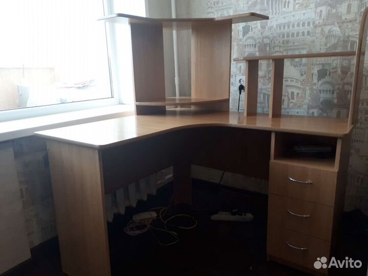 Компьютерный стол