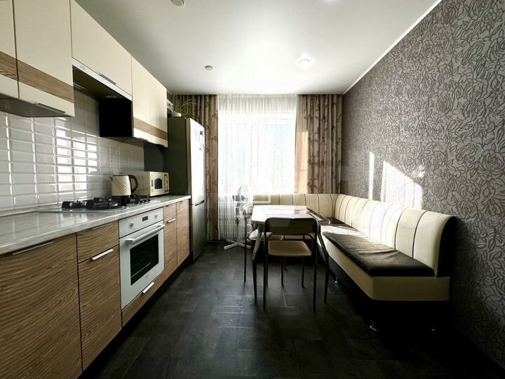 2-к. квартира, 60 м², 1/9 эт.