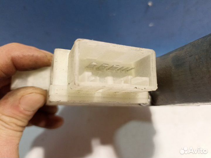 Моторчик стеклоподъемника передний правый Skoda