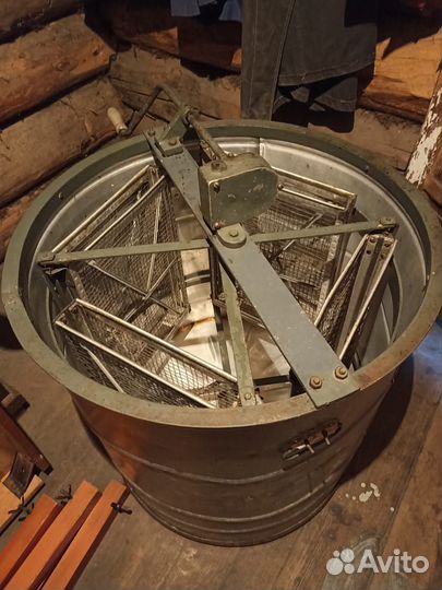 Пчелы (ульи, медогонка, рамки и тд.)