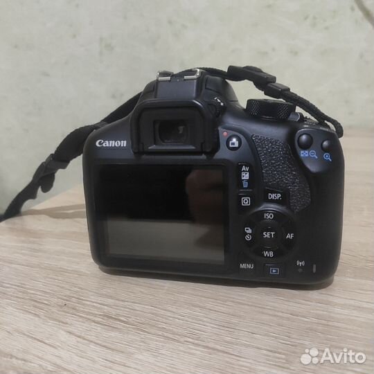 Зеркальный фотоаппарат Canon 1300d