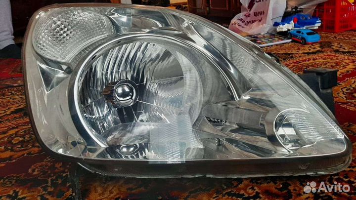 Передняя правая фара Honda CR-V