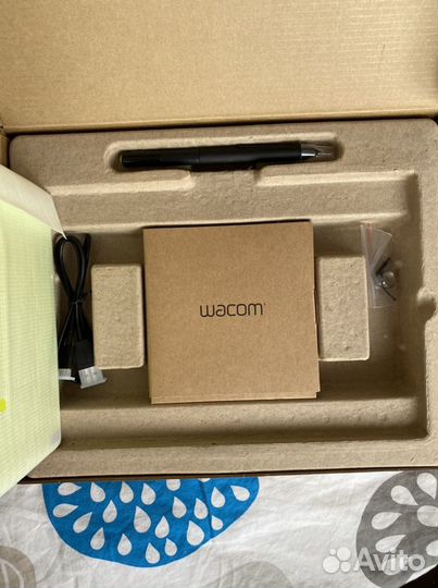 Графический планшет one by wacom medium