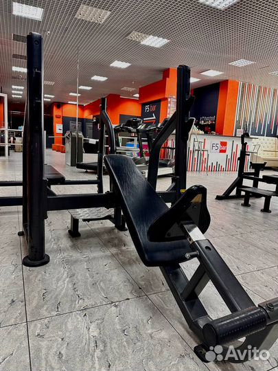 Скамья для жима с положительным углом