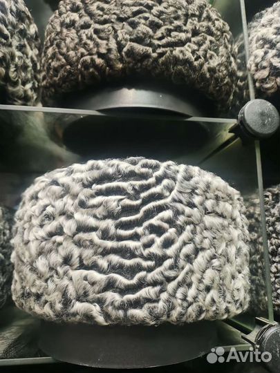 Каракулевая шапка