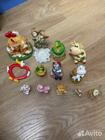 Статуэтки, копилки разные