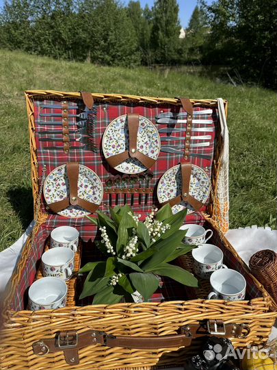 Корзина для пикника с посудой
