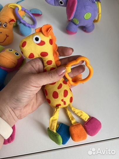 Игрушки подвески Tiny love