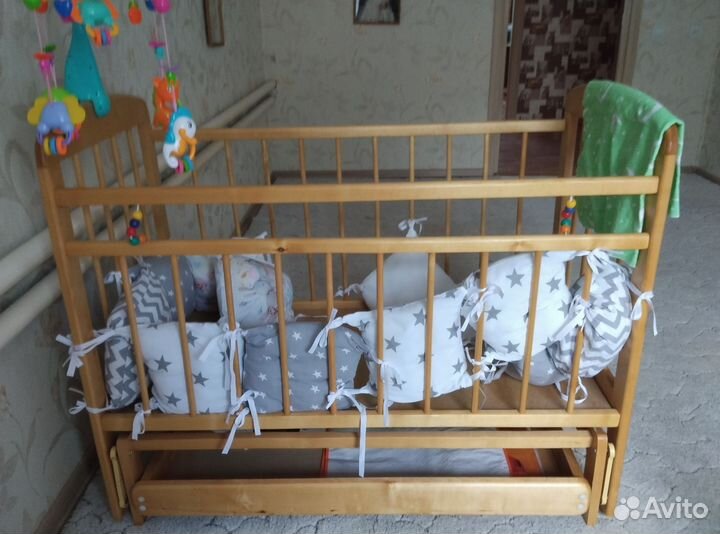Детская кроватка